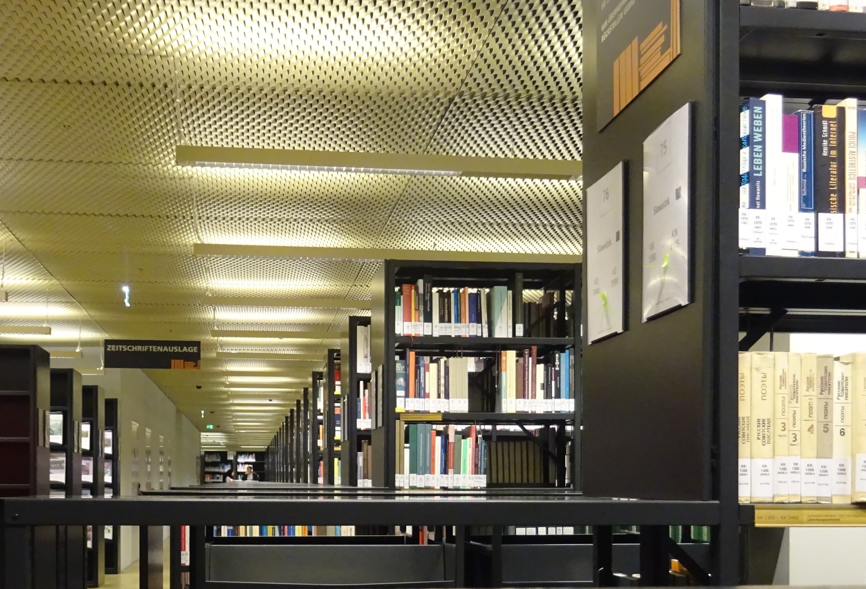 regale_universitaetsbibliothek